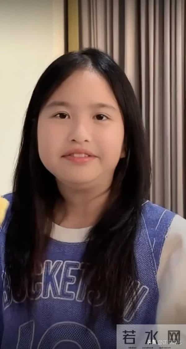 包文婧生子未满百天 和包贝尔带饺子游三亚 二胎家庭美满应偏爱头胎