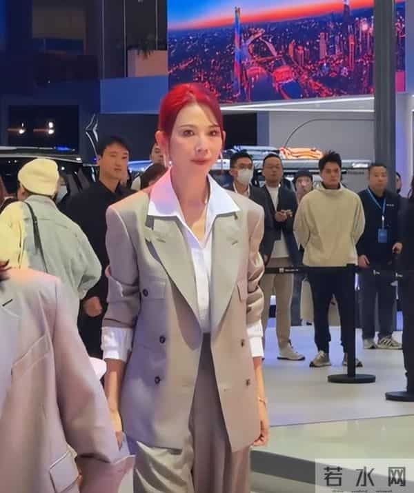 落地凤凰不如鸡？52岁蔡少芬为钱奔波瘦脱相，被王晶嘲讽不上进