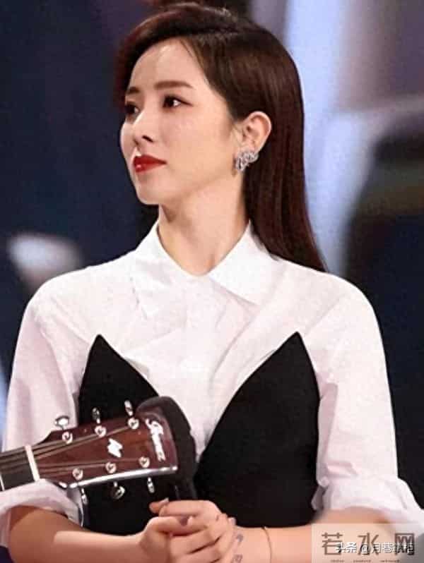 看破不说破，离开央视拼命赚钱的李思思，如今已走上了另一条道路