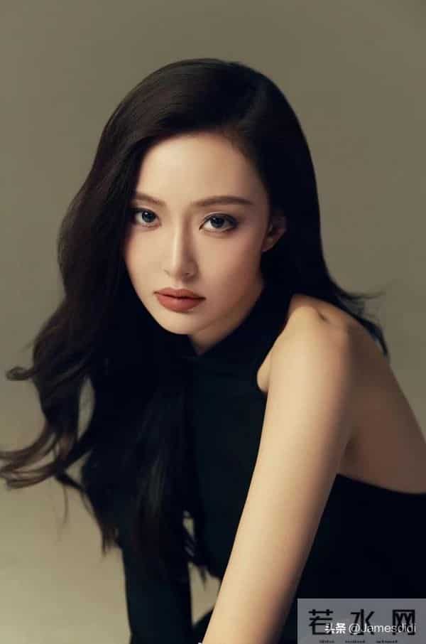 四川大学校花 盖玥希 172高挑身材和鲶鱼系高级脸搭配微凸厚唇 很美