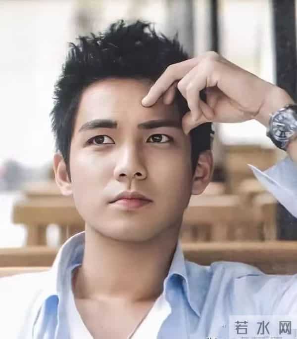 男神彻底垮了!钟汉良又黑又瘦颜值崩塌,当年帅点全消失