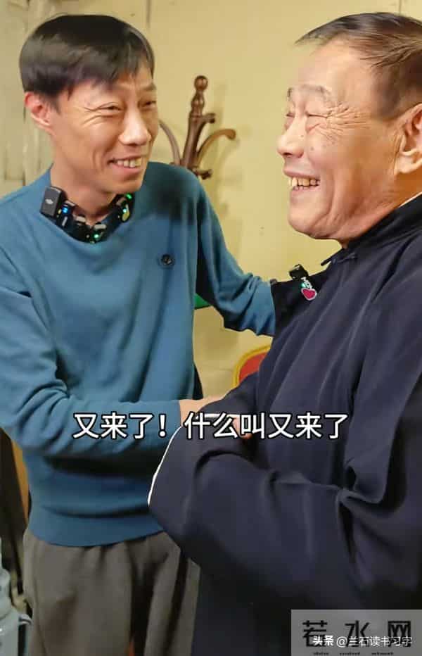 杨少华长子杨威,与儿子杨化然,拍视频:嘛钱不钱的乐呵乐呵得了