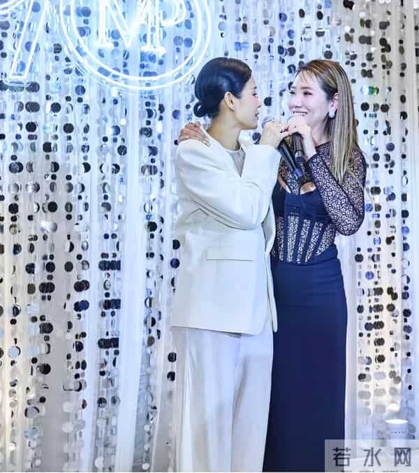 胡杏儿庆祝结婚十周年,一家五口幸福同框,众星道贺排面拉满