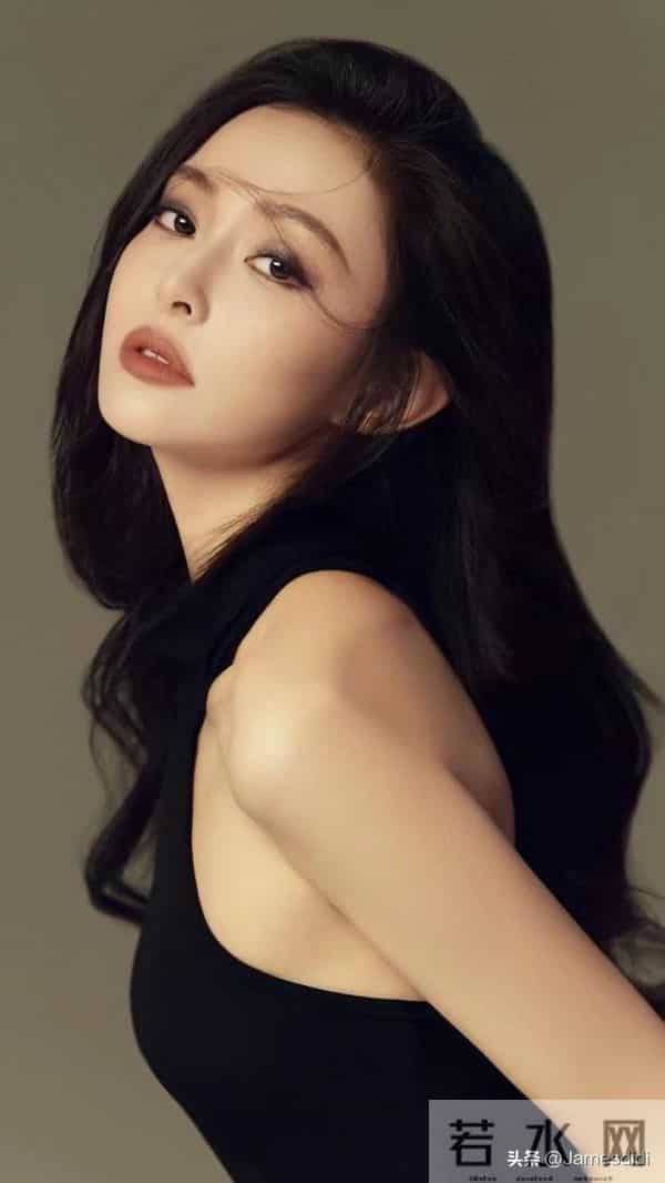 四川大学校花 盖玥希 172高挑身材和鲶鱼系高级脸搭配微凸厚唇 很美