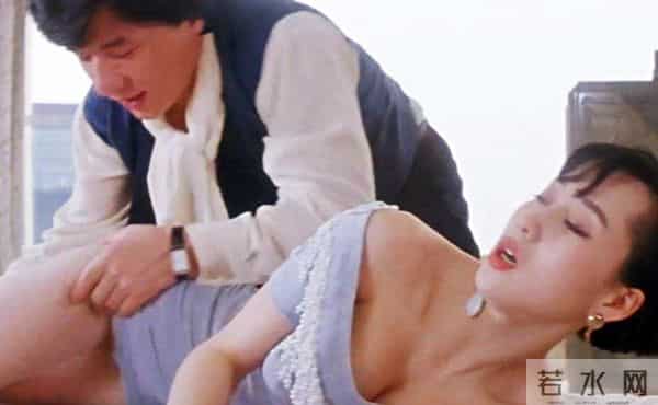 风水轮流转！看了62岁李连杰和63岁利智的合照，风光背后满是心酸