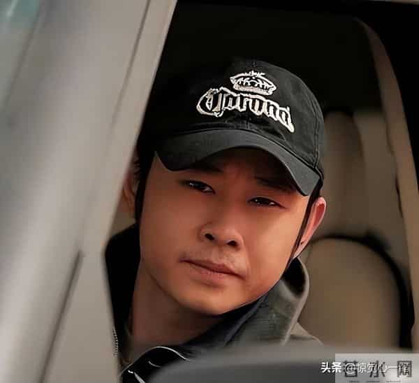 丢下刚出生40天的女儿,与富商私奔的刀郎前妻,如今可曾后悔过?