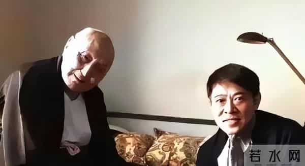 风水轮流转！看了62岁李连杰和63岁利智的合照，风光背后满是心酸