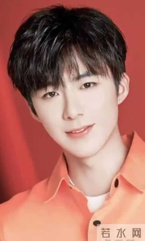 刘宇宁直播时被私生打电话