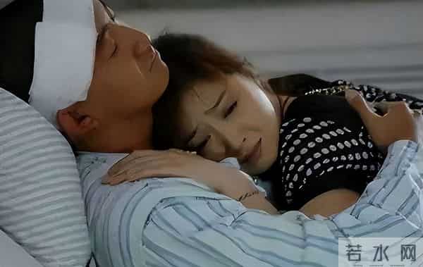 和蒋欣相恋多年，他转身娶了小4岁娇妻，如今妻子和他红透半边天