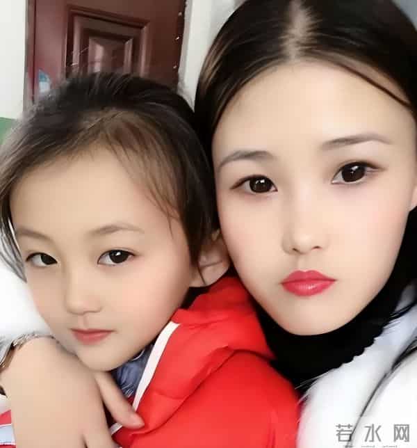 事实证明,拒绝百万签约“微笑女孩”,如今过得比明星还安稳