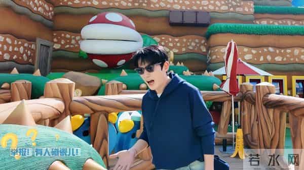 出席活动“死装死装”的,一到好莱坞就露馅,就很朱一龙啊