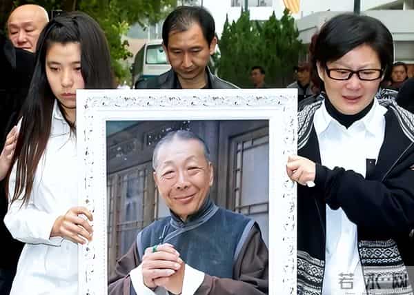 张嘉译深圳聚餐,71岁林威烟不离手,翁虹丰腴吸睛,午马遗孀现身