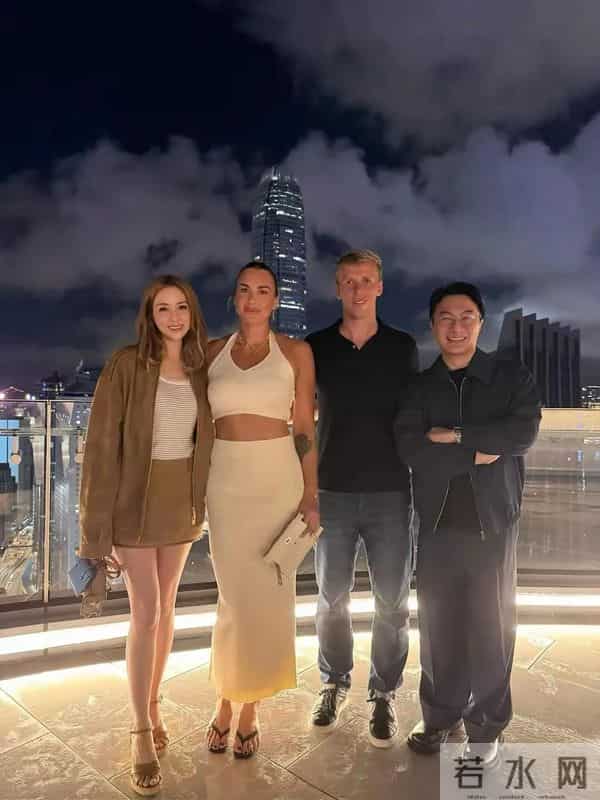 徐子淇李家诚追星嘻哈天团,夫妇二人化身小粉丝,笑容满面好欢乐