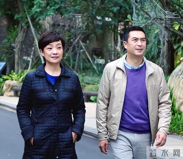 与王海燕离婚传闻真相大白1年,55岁张嘉益近况曝出,一点不意外