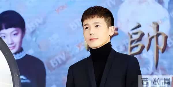 母亲是著名演员,父亲上亿家产,他却跑龙套10年,他到底怎么想的