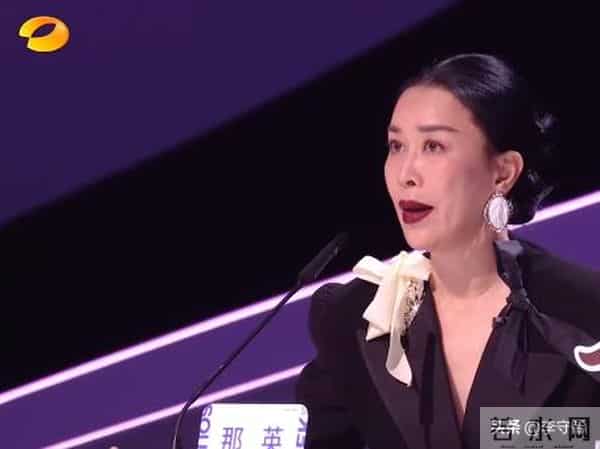 那英从歌坛大姐变综艺混子,在《声鸣远扬》被何炅沈梦辰冷嘲热讽