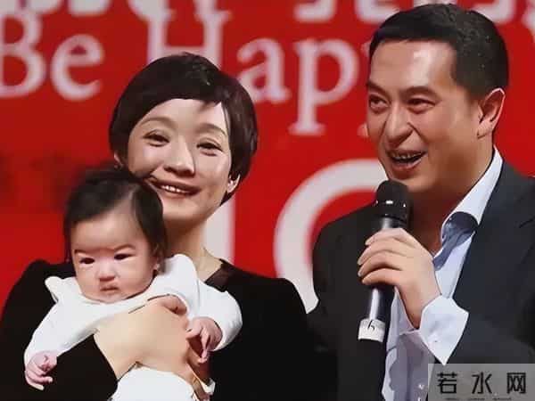 与王海燕离婚传闻真相大白1年,55岁张嘉益近况曝出,一点不意外