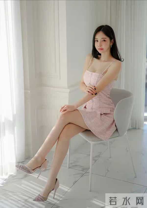 孙允珠，粉色吊带裙，人间尤物！