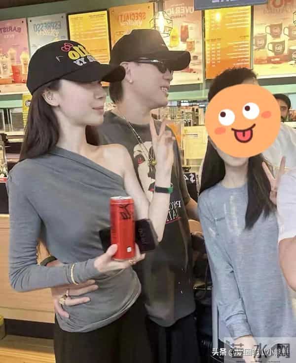 易梦玲公开恋情后首开工,穿皮衣长外套露大长腿,胡彦斌太有福了