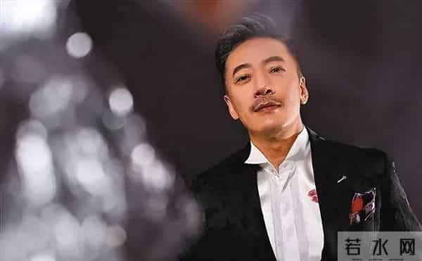 晚会前夕父母惨遭杀害，他含泪唱完退圈，18年后因毛宁重返舞台