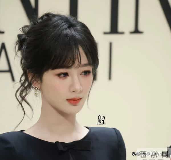 杨紫，华伦嫡公主上线！采访谈及家业生命树，晚宴跟唱特别捧场！