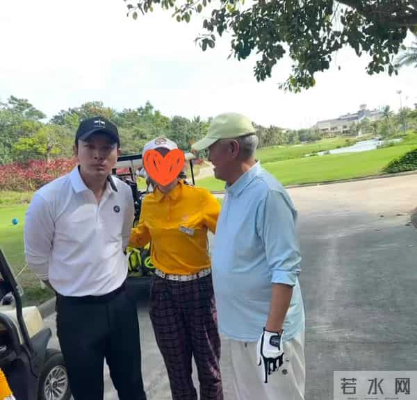 赵本山海南打球一幕被赞，68岁状态年轻，身旁贾乃亮的反应成亮点