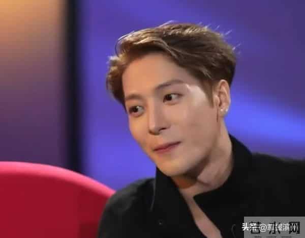 王嘉尔坦言30岁后为了工作开始做医美：别人不公开而已，我可以公开；自曝身心最糟糕时，曾不想活下去