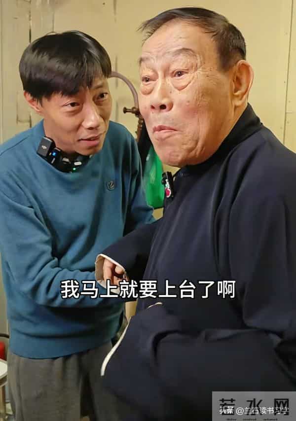 杨少华长子杨威,与儿子杨化然,拍视频:嘛钱不钱的乐呵乐呵得了