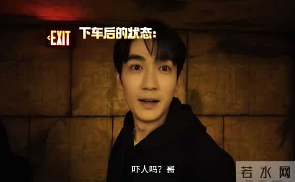 出席活动“死装死装”的,一到好莱坞就露馅,就很朱一龙啊