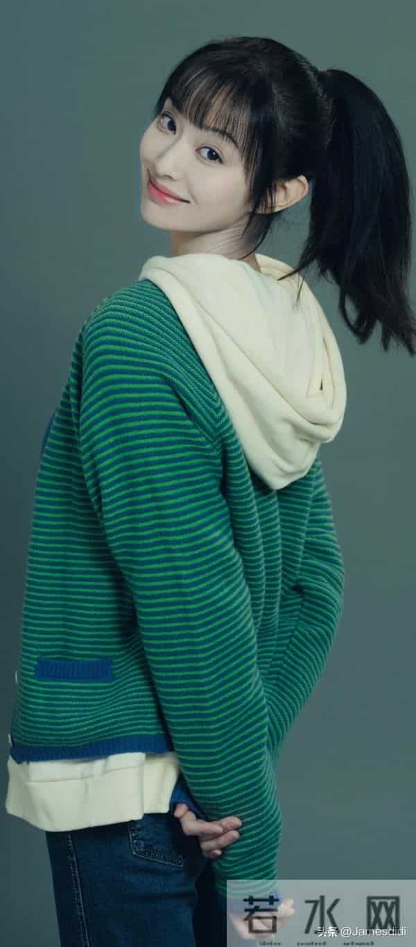 四川大学校花 盖玥希 172高挑身材和鲶鱼系高级脸搭配微凸厚唇 很美