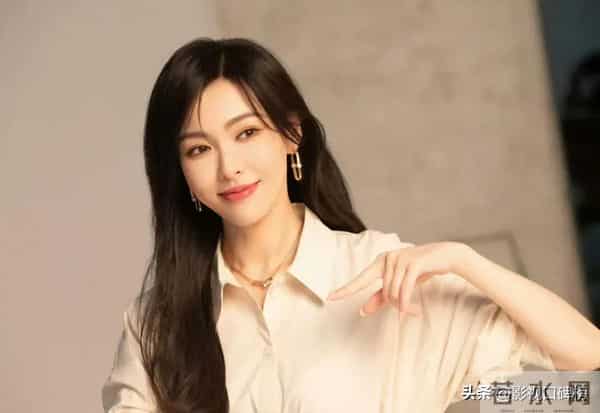 唐嫣操办公公葬礼累到被搀扶,时刻关注老公罗晋,夫妻俩一起用餐