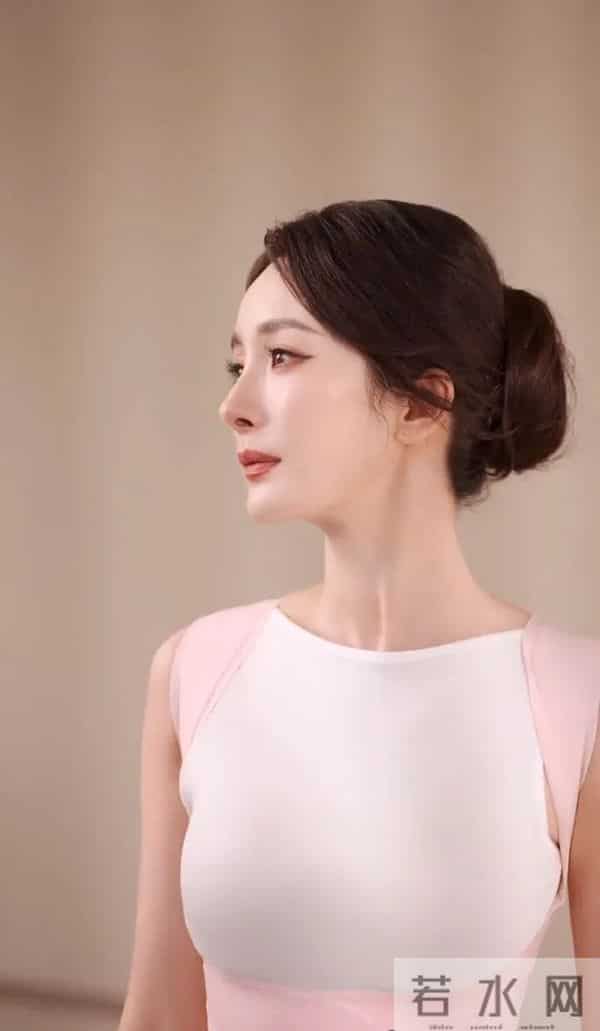 杨幂体态确实太好了!这腰臀比是真实存在的?