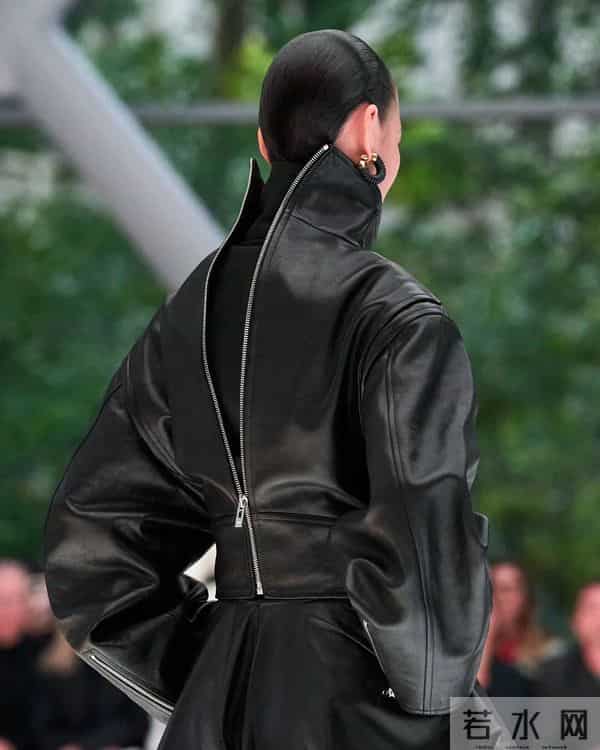 老钱风全面升级!“高净值穿搭”才是今秋顶流