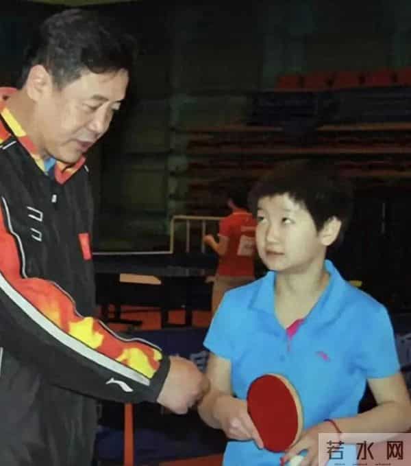 真的超戳！小时候帅萌酷盖，现在甜飒妹宝，从小到大都超有辨识度