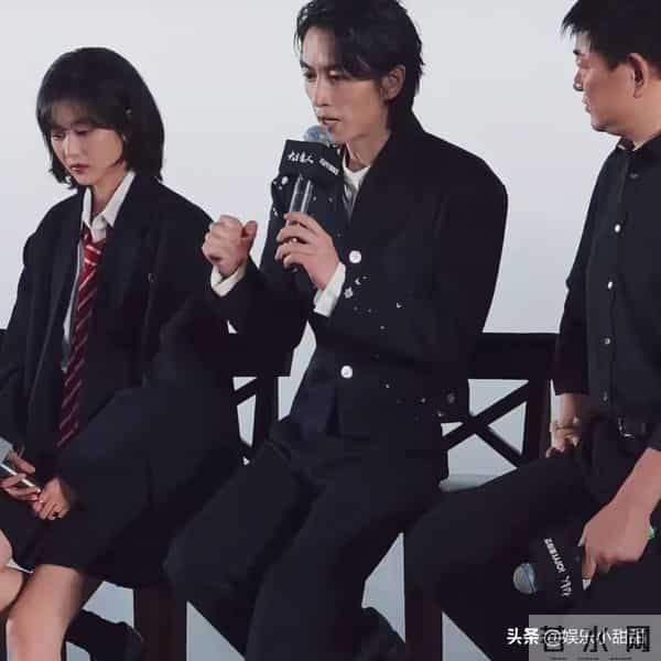 太心疼!陈晓瘦脱相仅剩骨架,虚弱扶膝,被迫营业画面全网心碎!