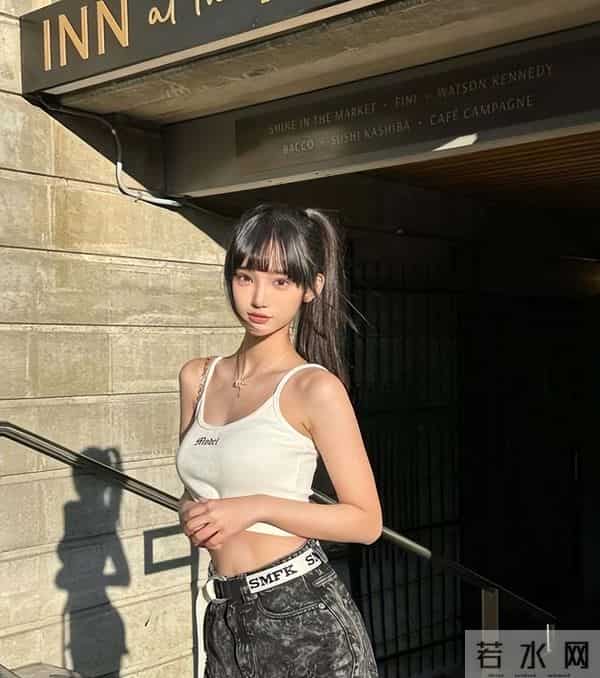 恭喜?44岁歌星与23岁网红穿情侣装同游洛杉矶,女方身份曝光