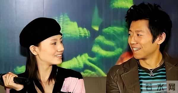 夏雨:结婚不邀请父亲,婚后与母亲明算账,妻子袁泉为他感到心疼