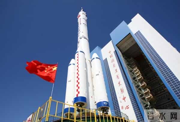 原来她是蔚来老板娘，曾是央视女主播才貌双全，和李斌一见钟情！