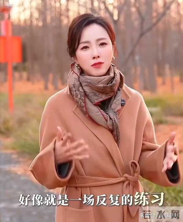 落地凤凰不如鸡!看到离开央视为钱奔波的李思思,尼格买提说对了