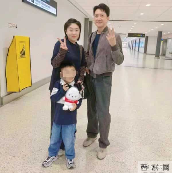 47岁王阳在新西兰机场被偶遇，他身材修长 打扮朴素，但看着好帅气