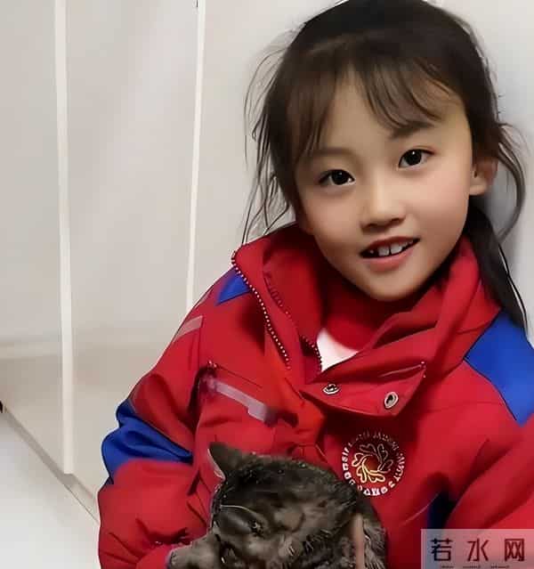 事实证明,拒绝百万签约“微笑女孩”,如今过得比明星还安稳