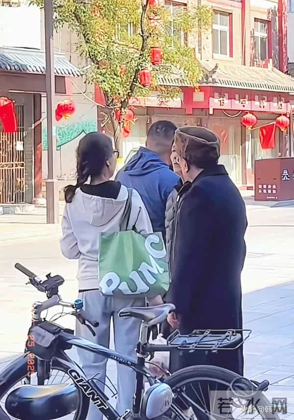 79岁余秋雨近况,和马兰回安徽,丁克多年没孩子,放弃舞台太可惜