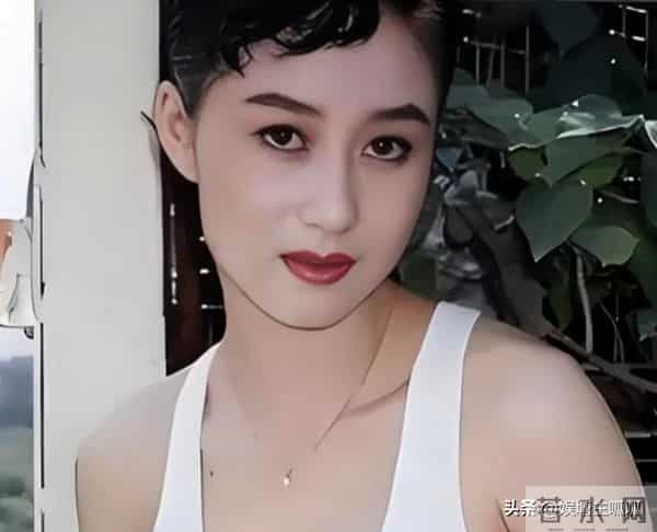 利智算不算顶级大美人？看看她和关之琳、翁虹的合照就有答案了