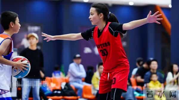 马雅舒女儿12岁生日,米雅大眼睛像爸爸,五官巨美漂亮的让人羡慕