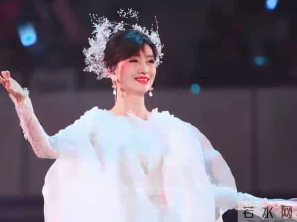 70岁米雪和72岁赵雅芝站一起,自然老去和医美老去,谁更胜一筹?