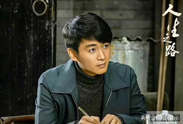 男人别太瘦！38岁陈晓现身活动，脸颊凹陷、眼纹密布不敢认！