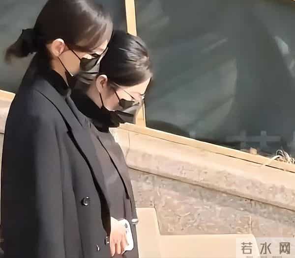 唐嫣现身罗晋父亲葬礼,两人并排走招待宾客,此前两人被传婚变
