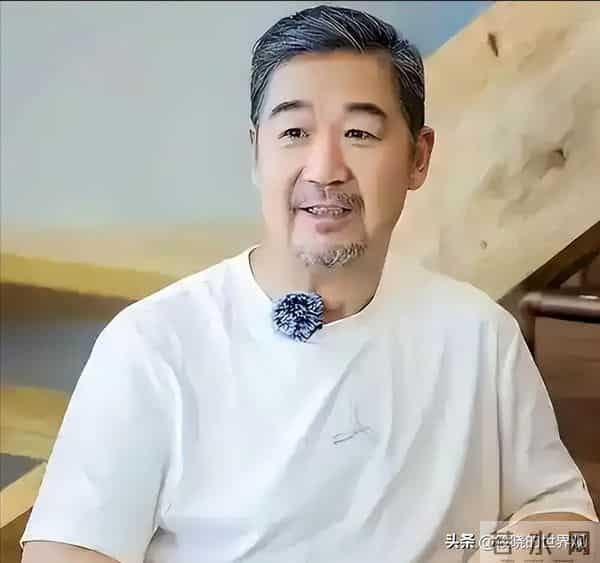 再多钱也没用？70岁张国立身家过亿，却还是要为43岁儿子操碎了心