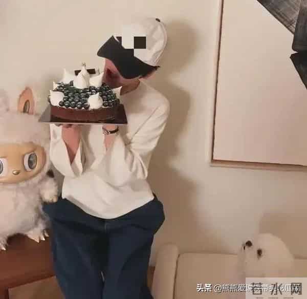 宋慧乔晒照庆贺44岁生日:戴头巾嘟嘴拍照好可爱 与朋友庆生很欢乐