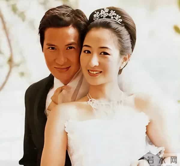 张家辉夫妇真老了!一起吃路边摊,61岁关咏荷脸上老年斑太抢镜